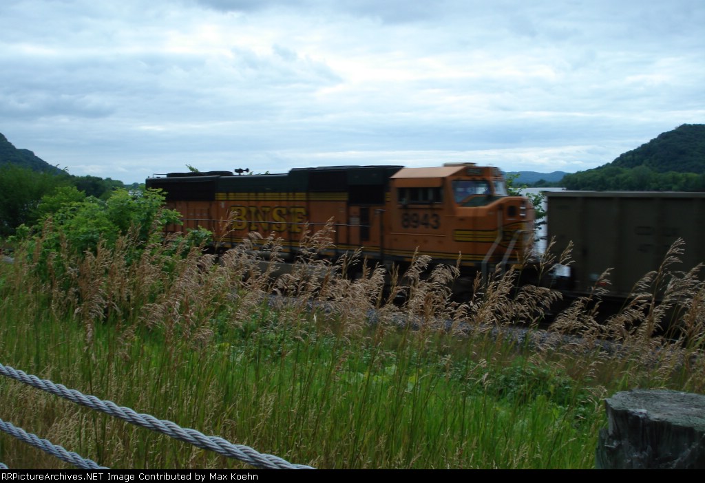 BNSF 8943